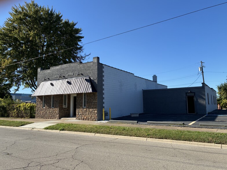 Primary Photo Of 10118 Eagle St, Dearborn Industrial For Sale