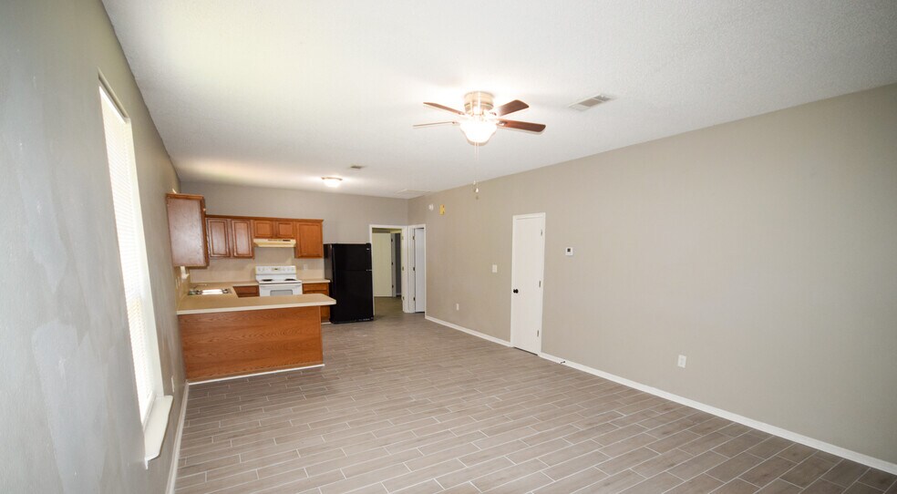 More Photos Of 1839 Tyler St, Conway Apartments For Sale
