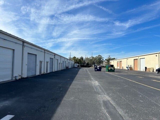 More Photos Of 3725-3791 Silver Star Rd, Orlando Showroom For Lease