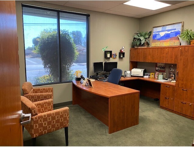 More Photos Of 609-611 N Akers St, Visalia Office For Lease