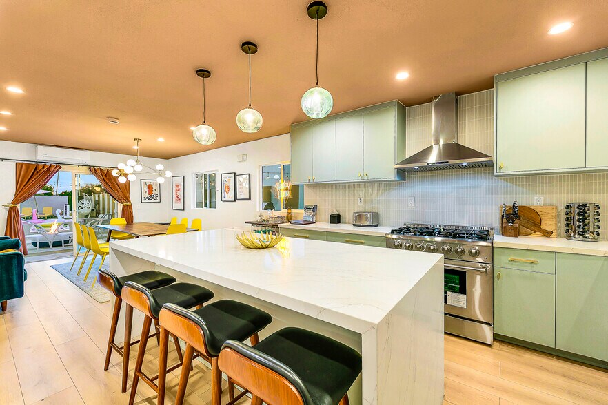 More Photos Of 1339 N Indian Canyon Dr, Palm Springs Hotel For Sale