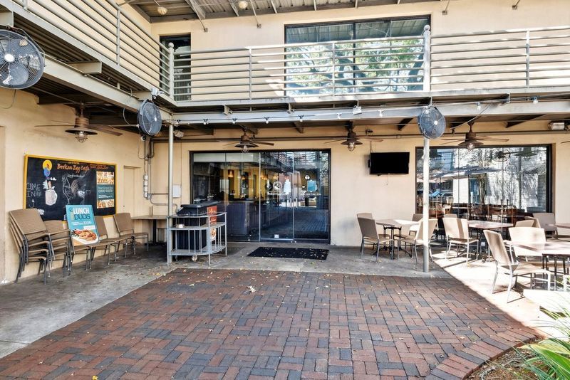 More Photos Of 2901-2917 Magazine St, New Orleans Storefront Retail Office For Lease