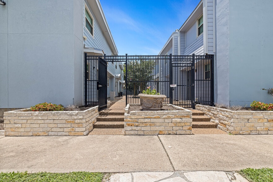 More Photos Of 525 11th St, Galveston Apartments For Sale