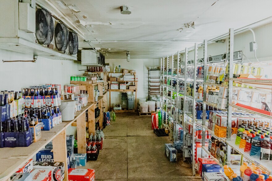 More Photos Of 325 S Main St, Twin Bridges Service Station For Sale