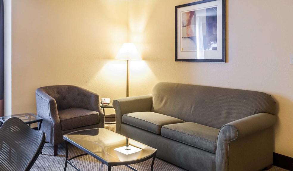 More Photos Of 6100 Iliff Rd NW, Albuquerque Hotel For Sale