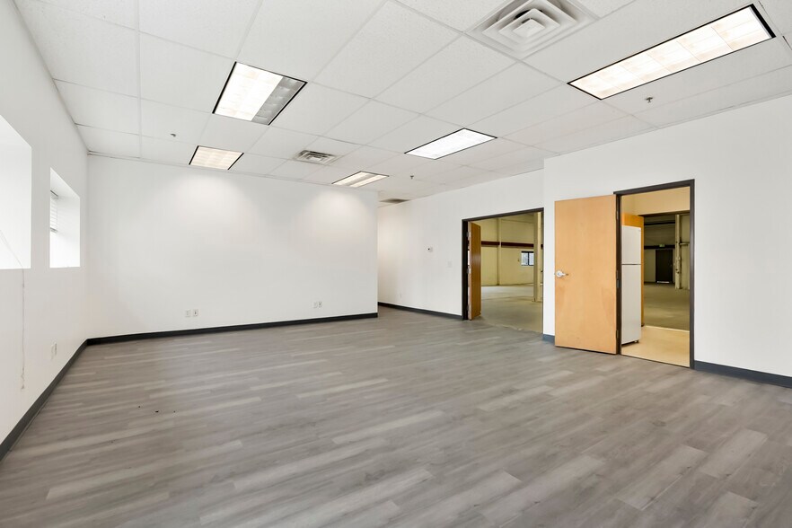 More Photos Of 1740 Skyway Dr, Longmont Warehouse For Lease