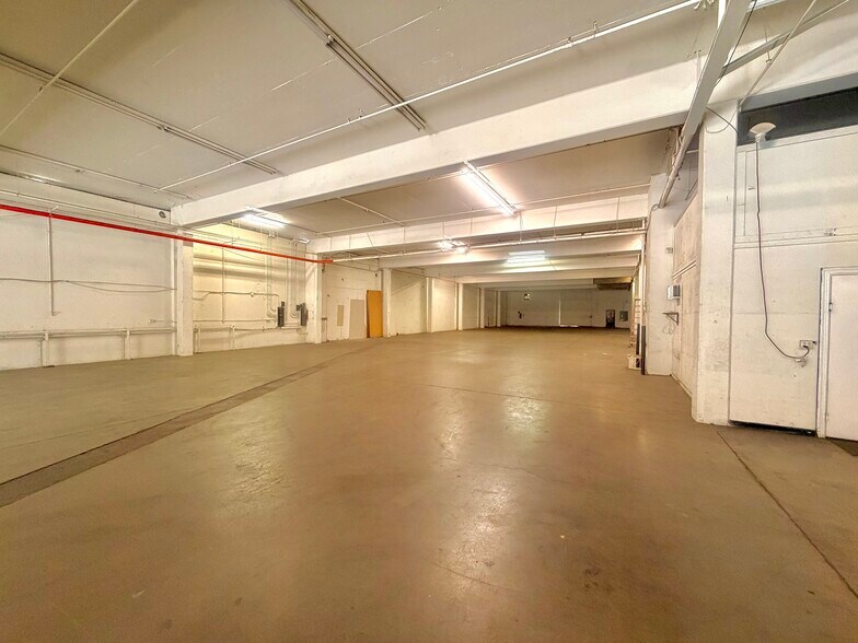 More Photos Of 571-573 Monterey Pass Rd, Monterey Park Warehouse For Lease