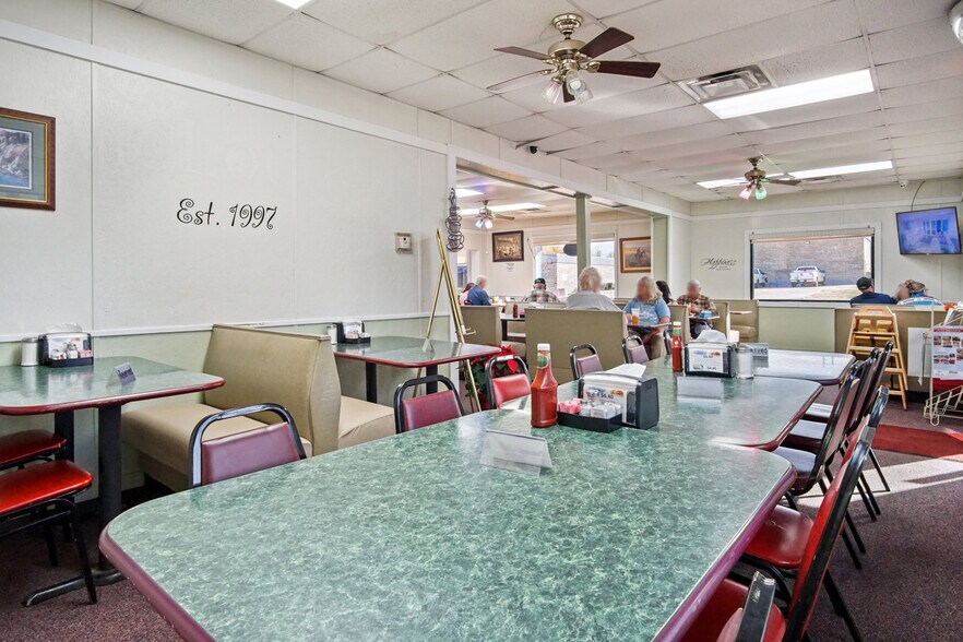 More Photos Of 411 E Broadway Ave, Mcloud Restaurant For Sale