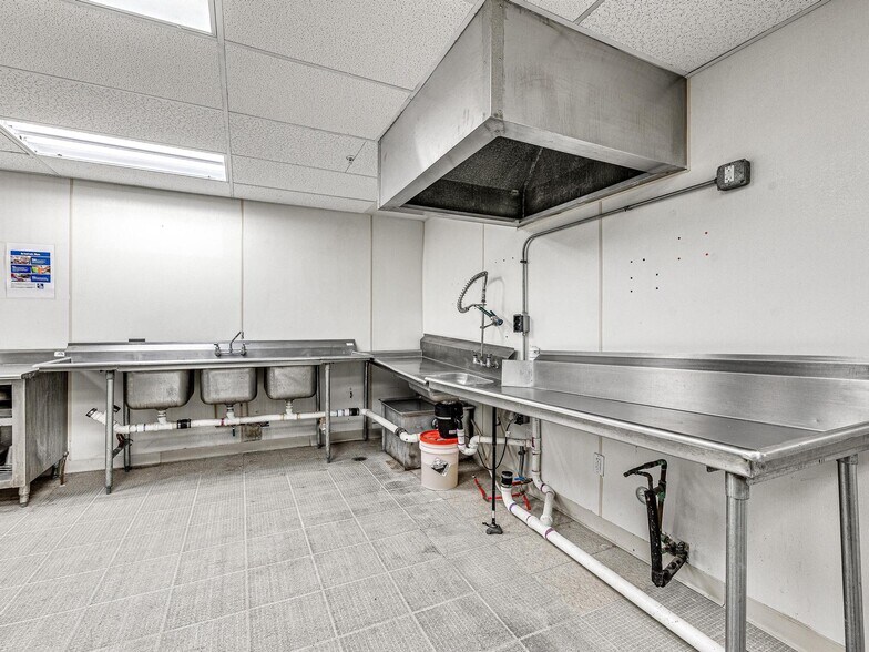 More Photos Of 901 NW 25th St, Oklahoma City Healthcare For Sale