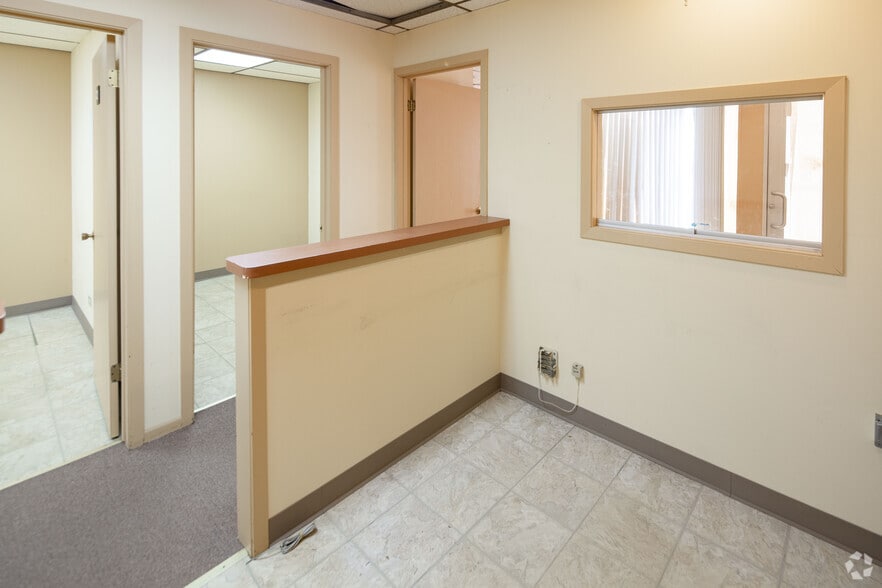 More Photos Of 127-157 N Northwest Hwy, Park Ridge General Retail For Sale