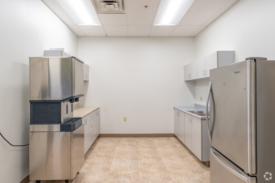 More Photos Of 20 Parker Ln, Perry Office For Sale