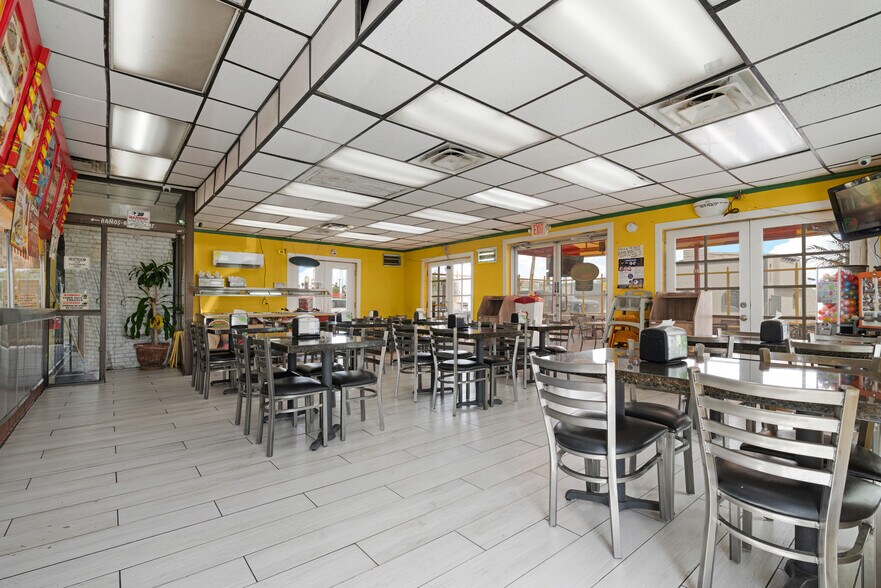 More Photos Of 6120 N 59th Ave, Glendale General Retail For Sale