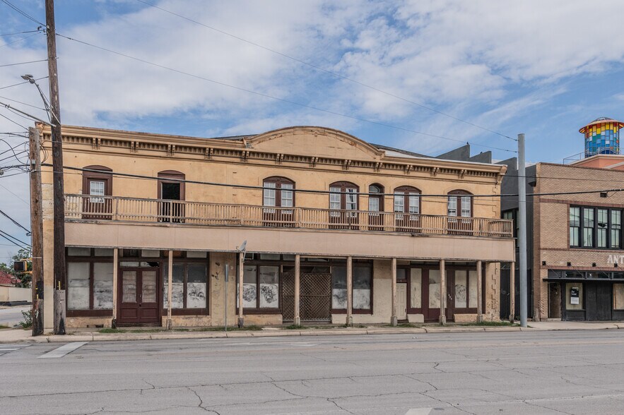 More Photos Of 1405 S Flores St, San Antonio Hospitality For Lease