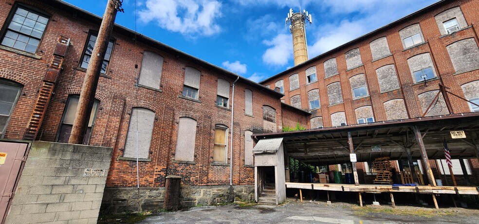 More Photos Of 1669 Thomaston Ave, Waterbury Manufacturing For Lease