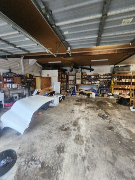 More Photos Of 217 Steedly Dr, Louisville Light Distribution For Sale
