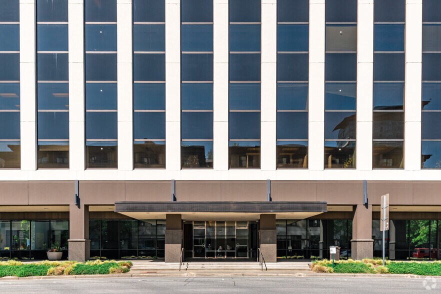 More Photos Of 10900 NE 8th St, Bellevue Office For Lease