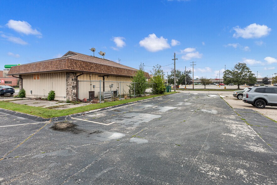 More Photos Of 2904 Calumet Ave, Manitowoc Auto Salvage Facility For Sale