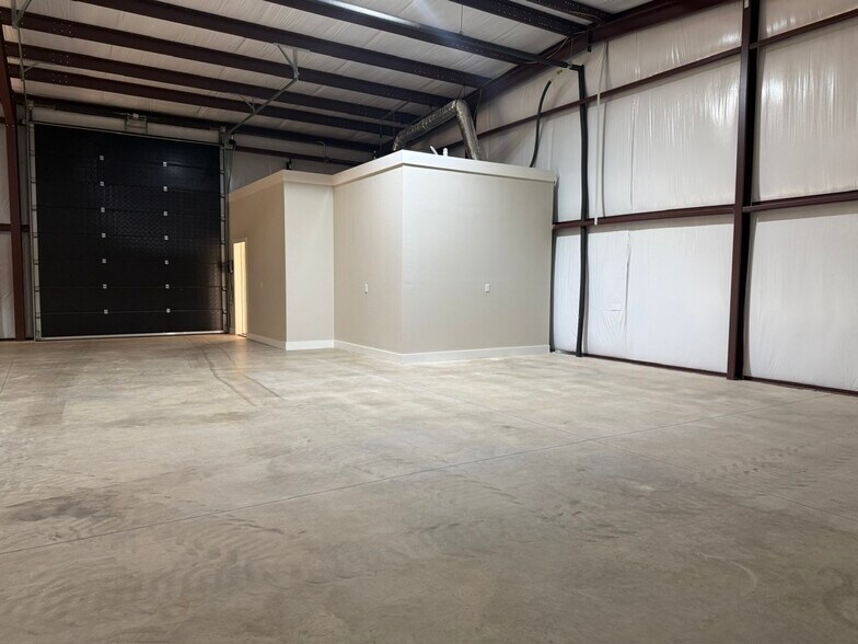 More Photos Of 12173 State 64 hwy, Tyler Showroom For Lease