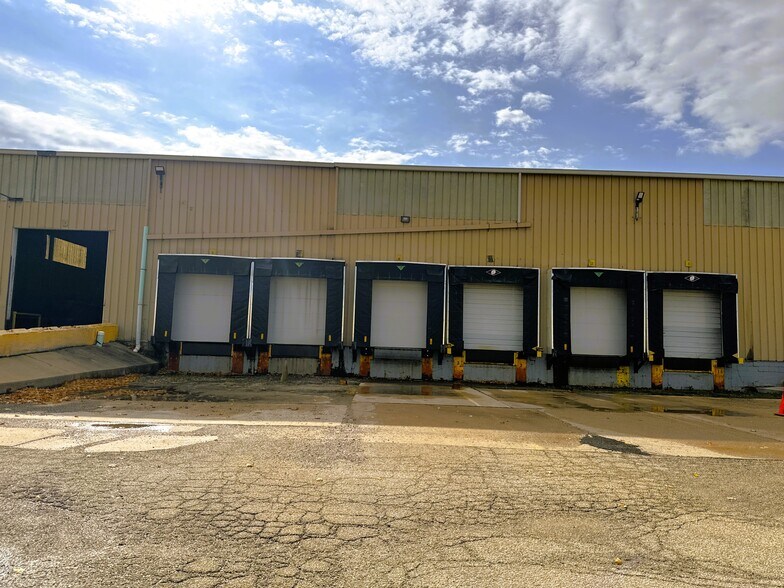 More Photos Of 2314 Wilkins Dr, Chillicothe Warehouse For Lease