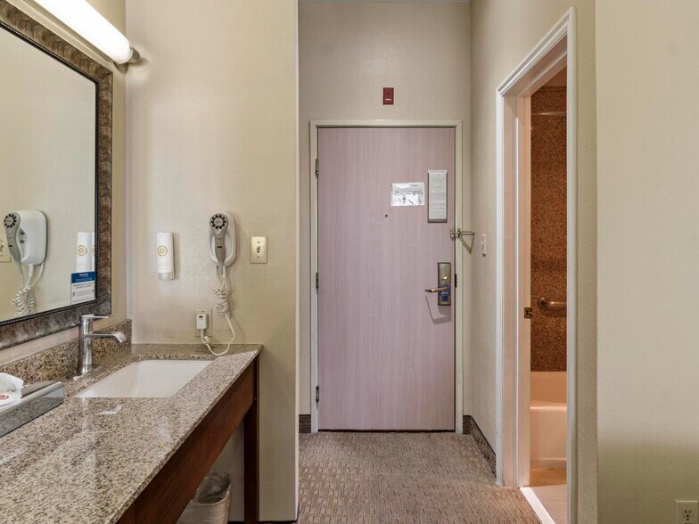 More Photos Of 2970 Idaho St, Elko Hotel For Sale