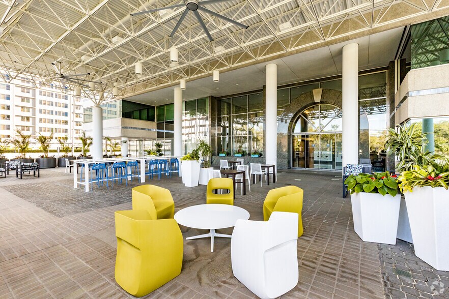 More Photos Of 600 N Westshore Blvd, Tampa Office For Lease