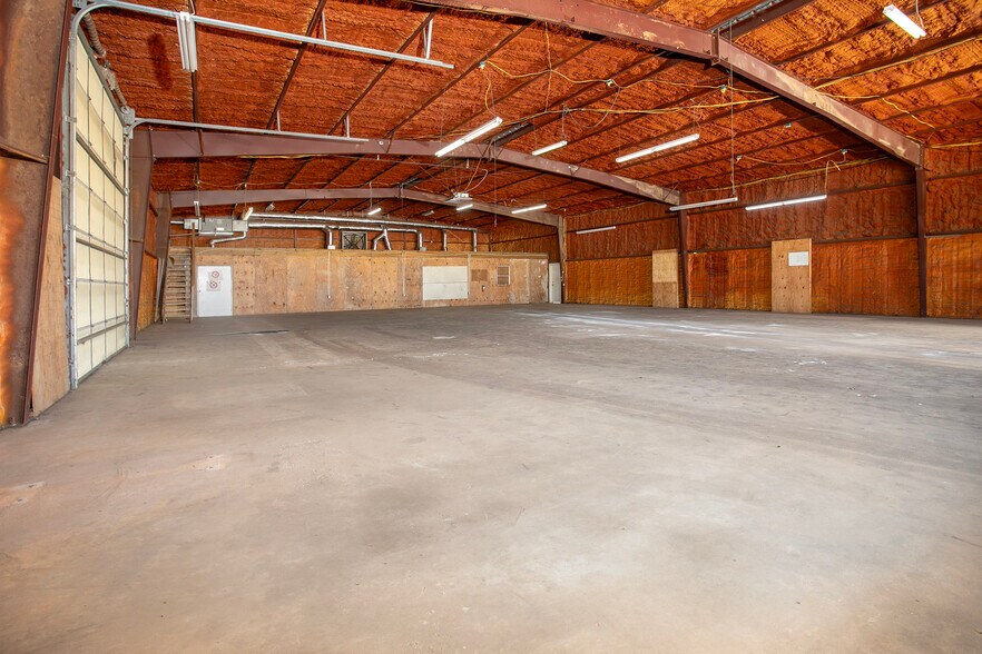 More Photos Of 15503 TX-110, Whitehouse Warehouse For Lease