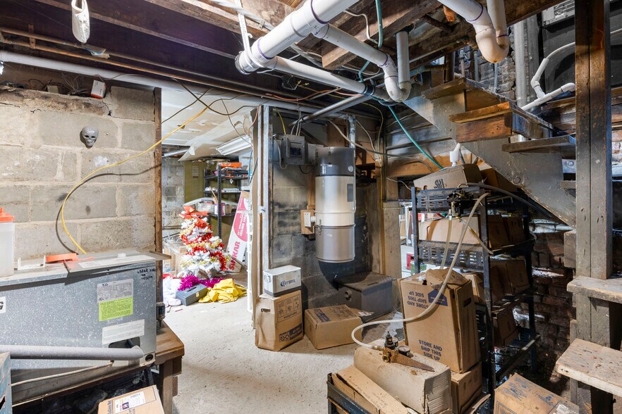 More Photos Of 1118 Broadway, Albany Bar For Sale