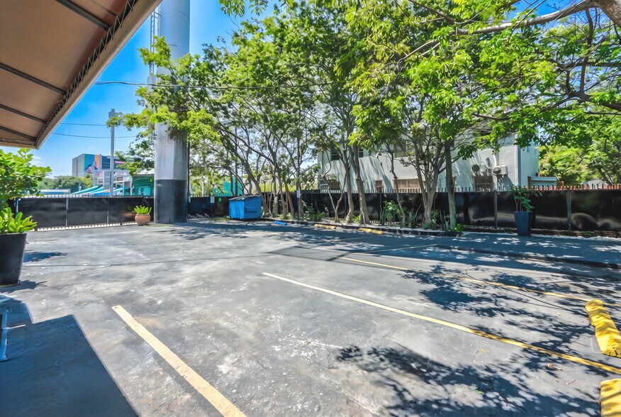 More Photos Of 643 NW 20th St, Miami Freestanding For Sale