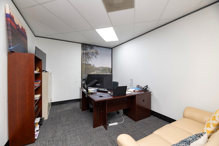 More Photos Of 1610 Corporate Ct, Irving Office For Lease
