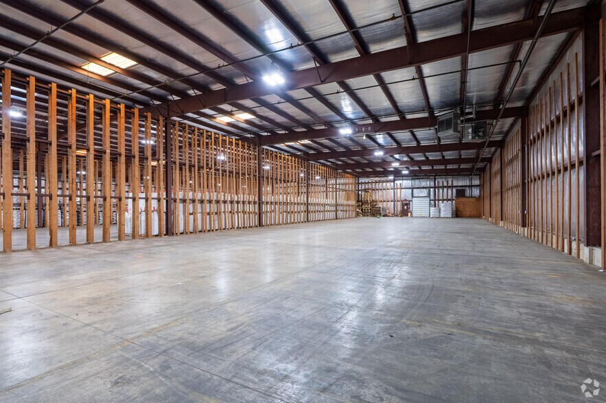 More Photos Of 2919 Packers Ave, Madison Warehouse For Lease