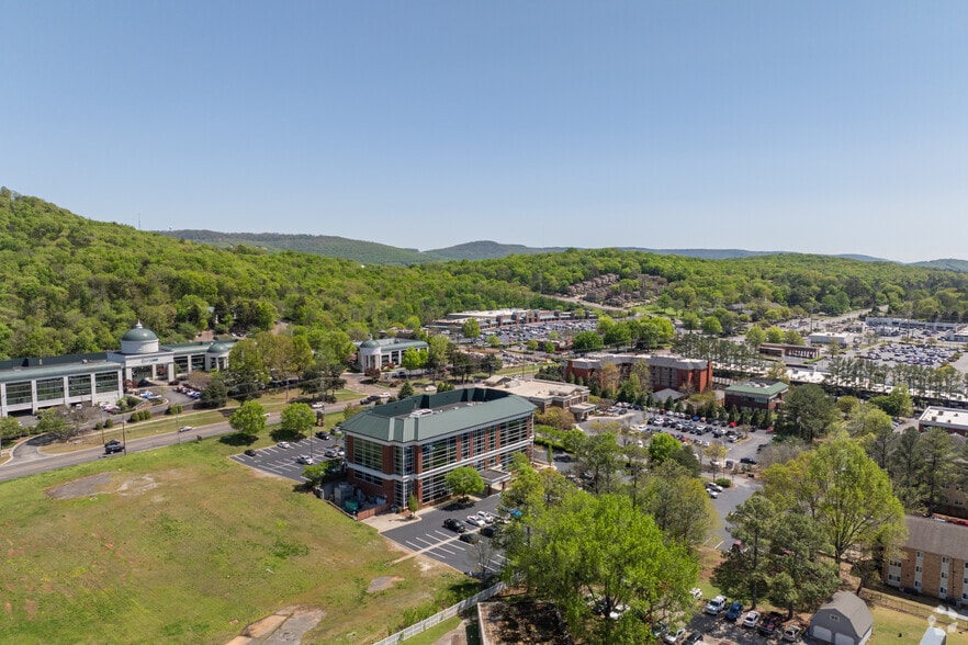 More Photos Of 4700 Whitesburg Dr, Huntsville Medical For Lease