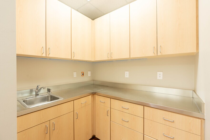 More Photos Of 175 S Ridge Rd, McKinney Medical For Lease