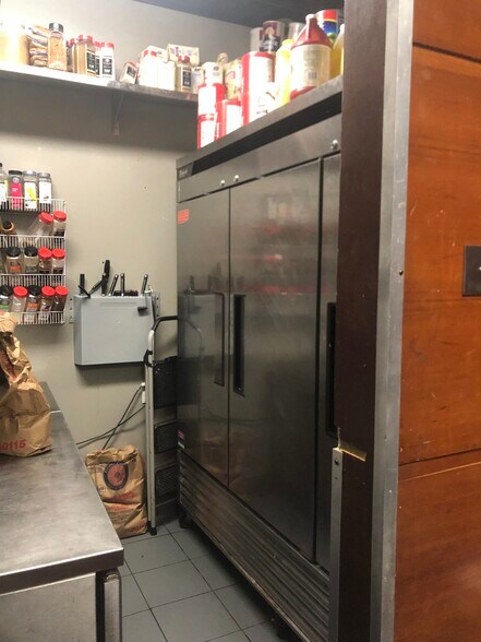 More Photos Of 109 Old Chapin Rd, Lexington Storefront Retail Office For Lease