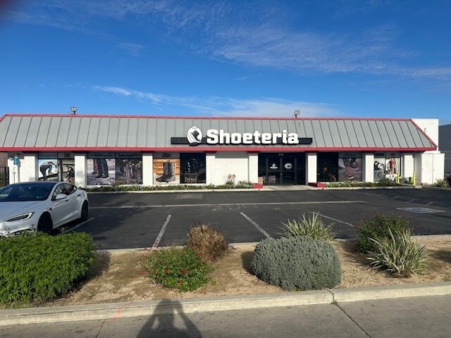 Primary Photo Of 10015 Magnolia Ave, Riverside Freestanding For Sale