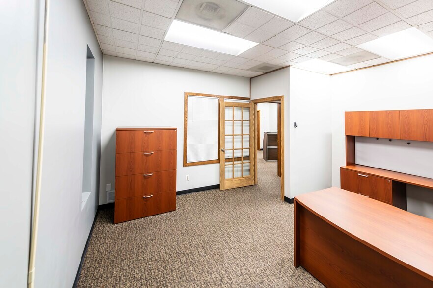 More Photos Of 1119 N 42nd St, Grand Forks Office For Lease