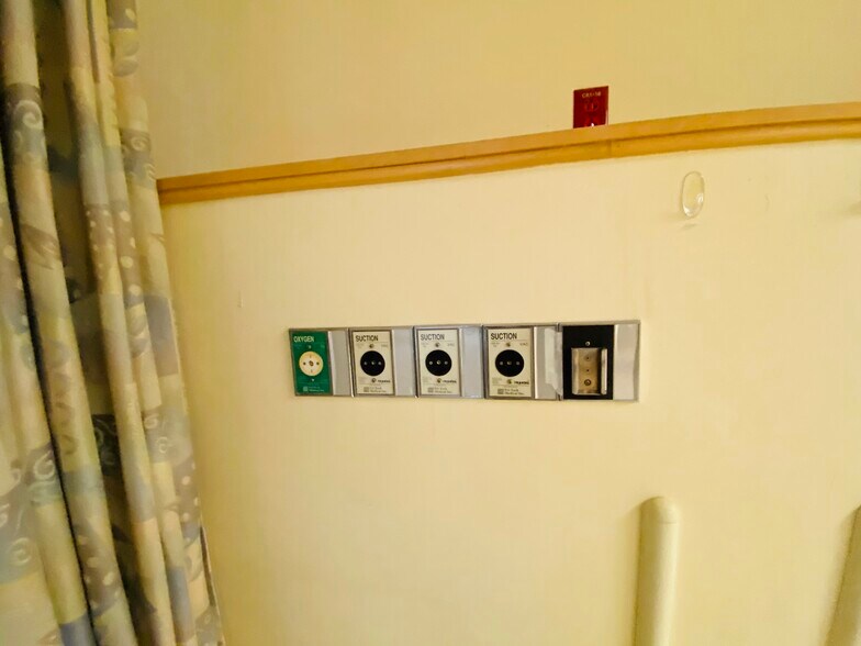 More Photos Of 404 Hall of Fame Dr, Lake City Medical For Lease