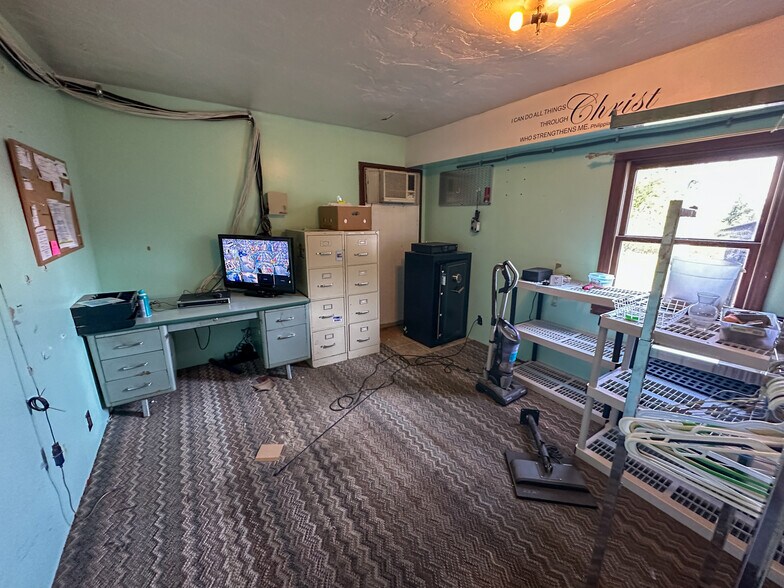 More Photos Of 6839 Outer Rd, Mountain Grove Supermarket For Sale