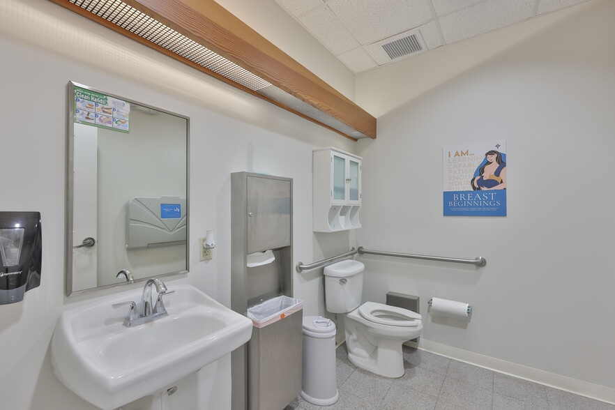 More Photos Of 1900 E Bay Dr, Largo Medical For Sale