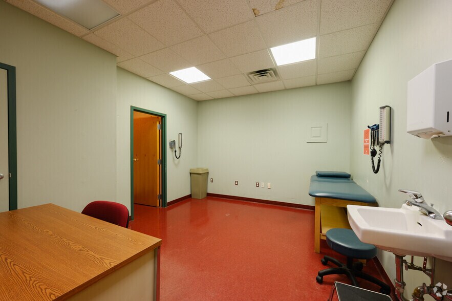 More Photos Of 1999 Sproul Rd, Broomall Medical For Lease