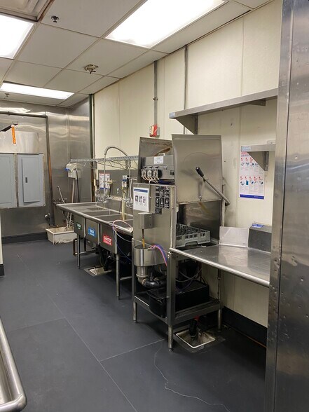 More Photos Of 1530 16th St, Denver Office For Sale