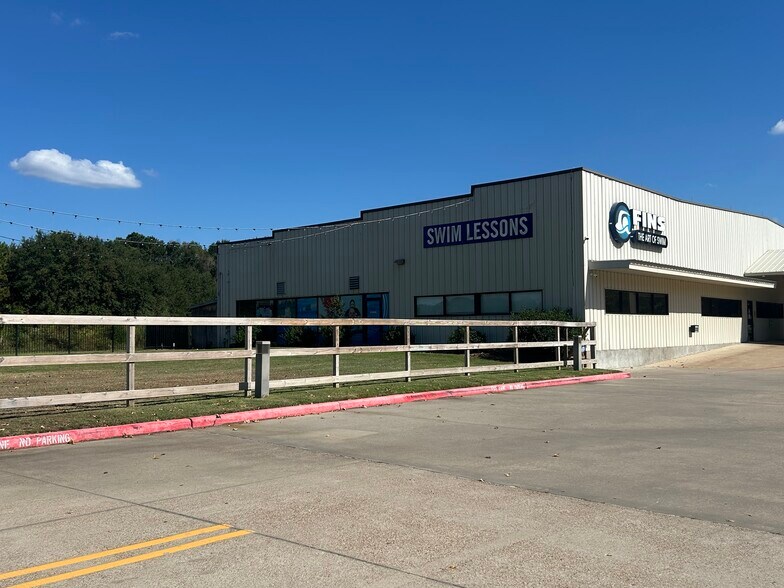 More Photos Of 7827 Spring Cypress Rd, Spring General Retail For Lease