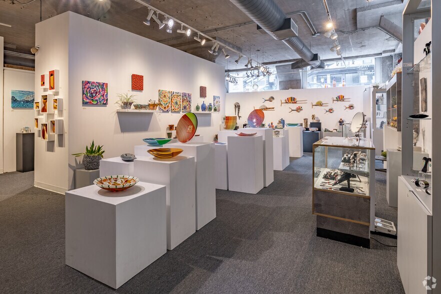 More Photos Of 230 W Superior St, Chicago Office For Lease