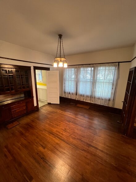 More Photos Of 615 S Washington St, Maryville Office For Sale