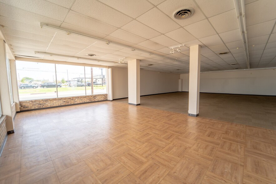 More Photos Of 703 E Rio Grande St, Victoria Storefront Retail Office For Sale