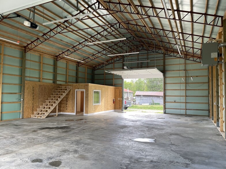 More Photos Of 21319 N Preston Hwy, Bruceton Mills Flex For Sale