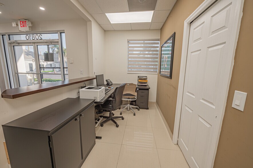 More Photos Of 20810-20818 W Dixie Hwy, Miami Medical For Sale