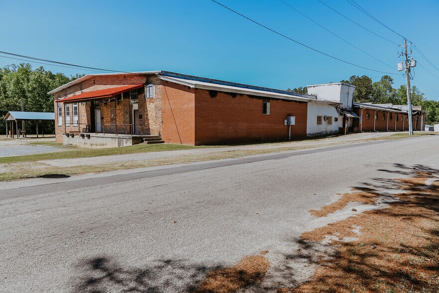 More Photos Of 340 Seaboard St, Vass Warehouse For Sale