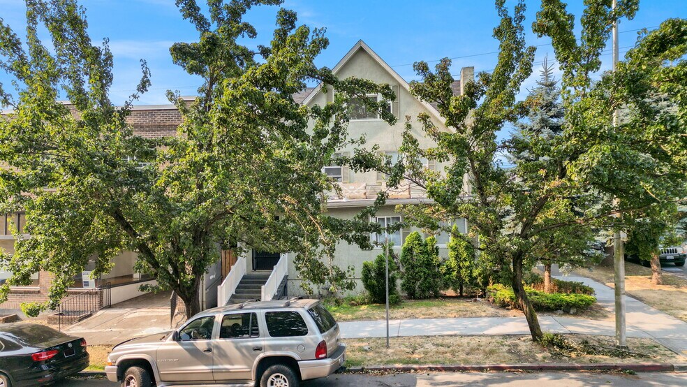 Primary Photo Of 222 N I St, Tacoma Apartments For Sale
