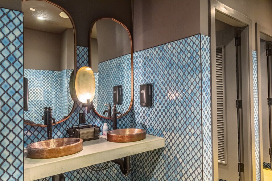 More Photos Of 321 Commercial St, Portland Hotel For Sale
