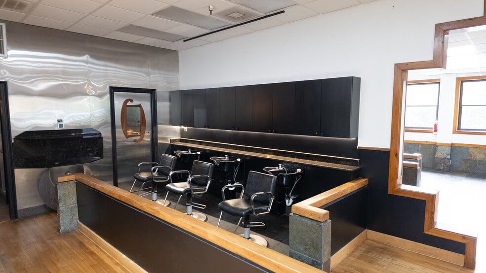 More Photos Of 7520 Perkins Rd, Baton Rouge General Retail For Sale